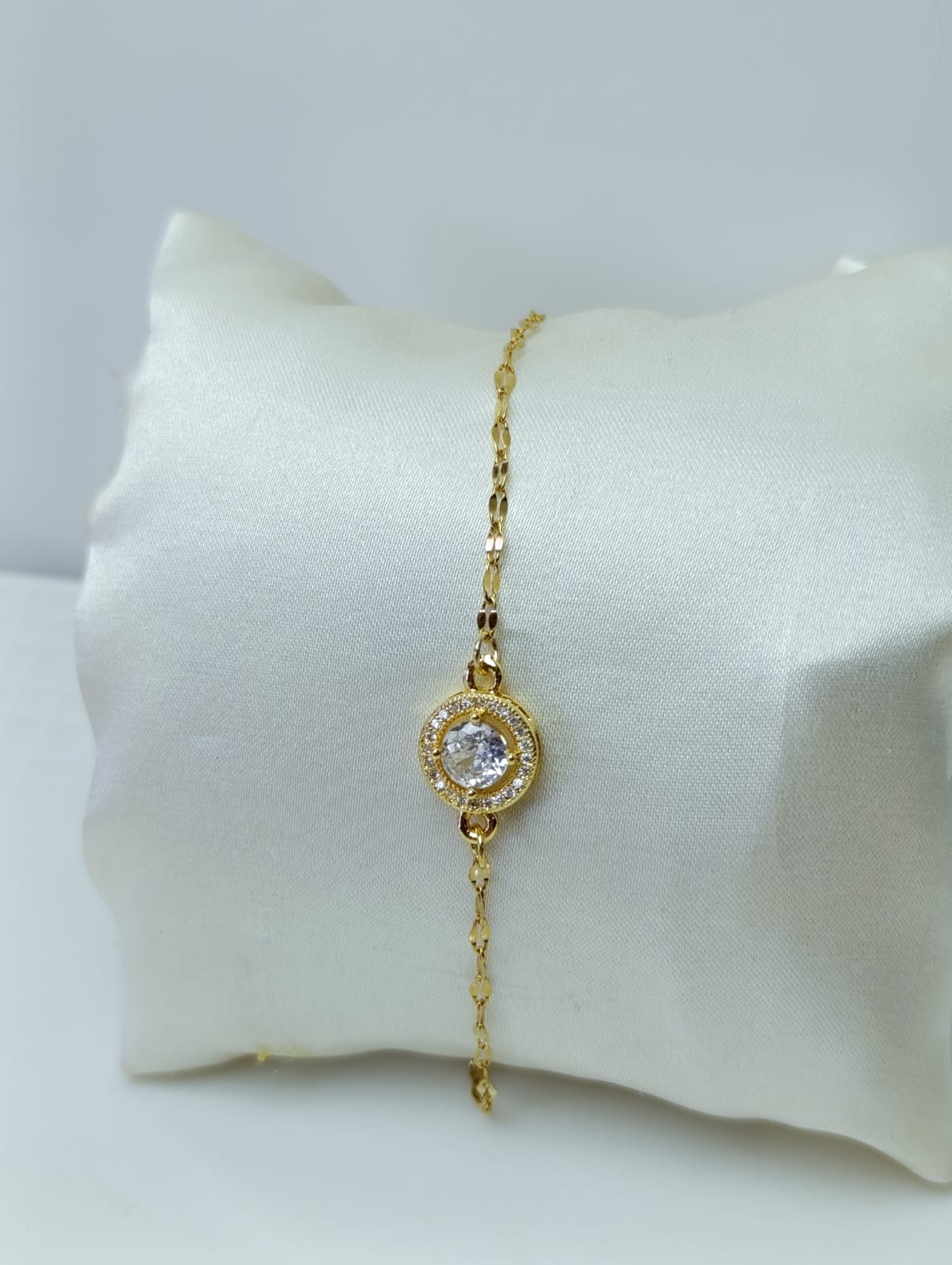 PULSERA CON DIJE CENTRAL DE CRISTAL EN ACERO QUIRURGICO