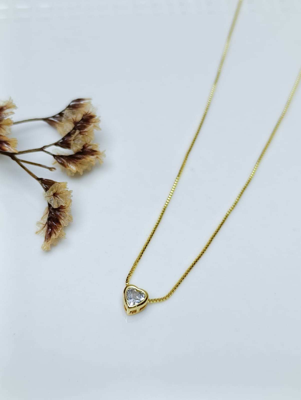 COLLAR DELICADO CON DIJE DE CORAZON
