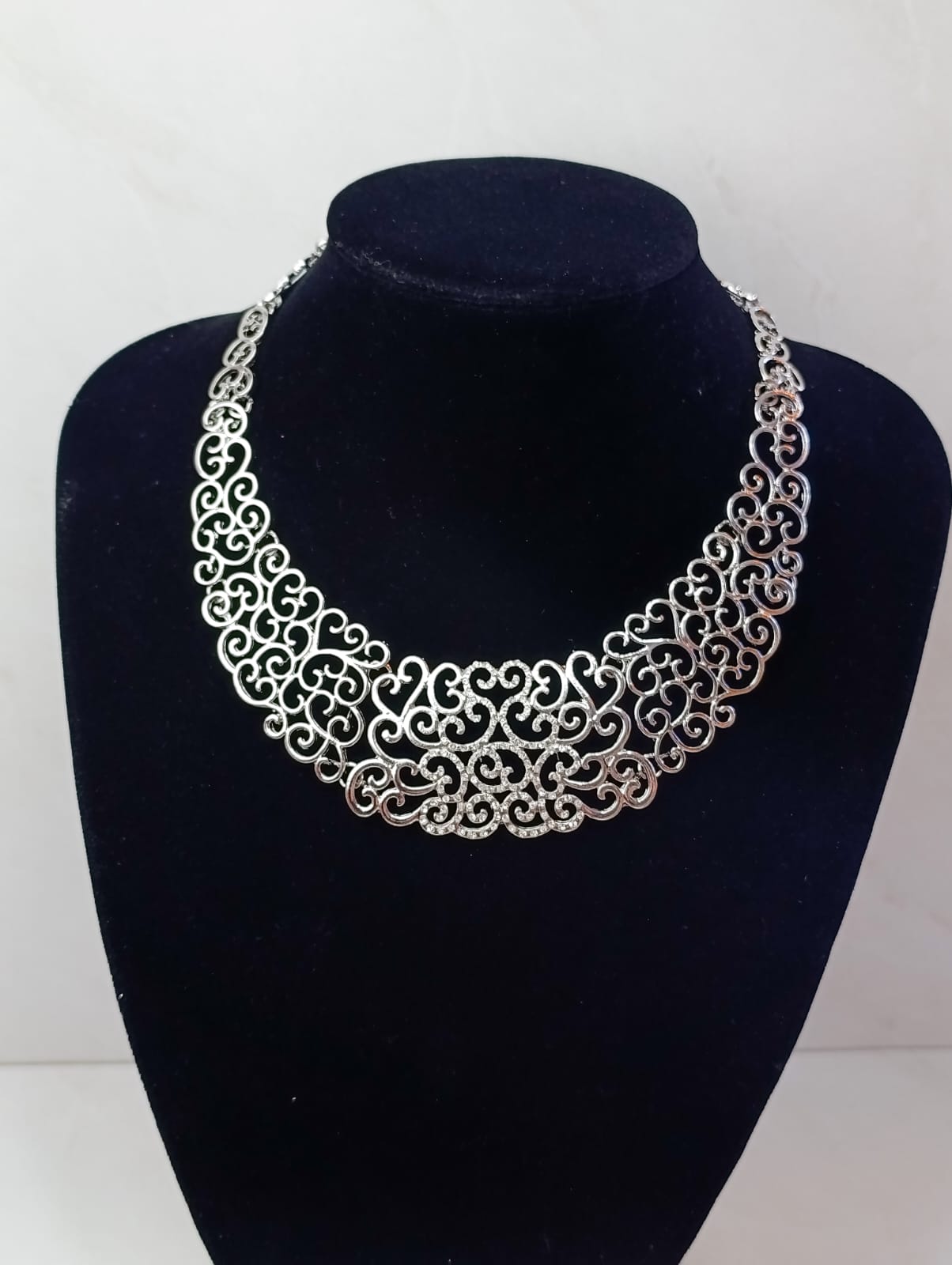 collar color plateado
