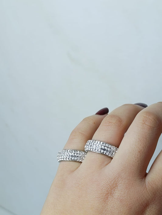 ANILLO PLATEADO BRILLANTE EN ACERO QUIRURGICO