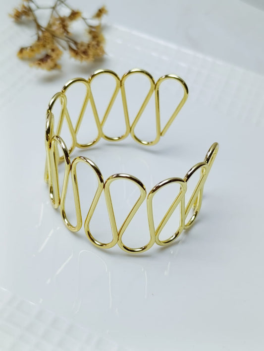 BRAZALETE CON DISEÑO ABIERTO