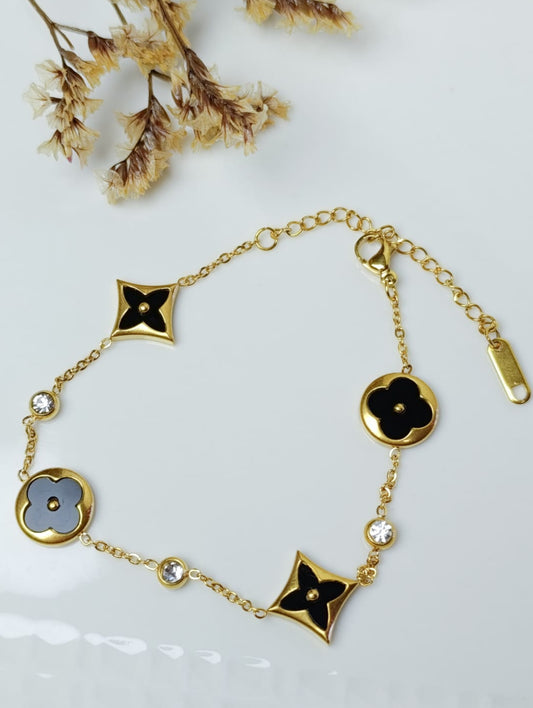 PULSERA CON CHARMS DE FLORES Y CRISTALES EN ACERO QUIRUGICO