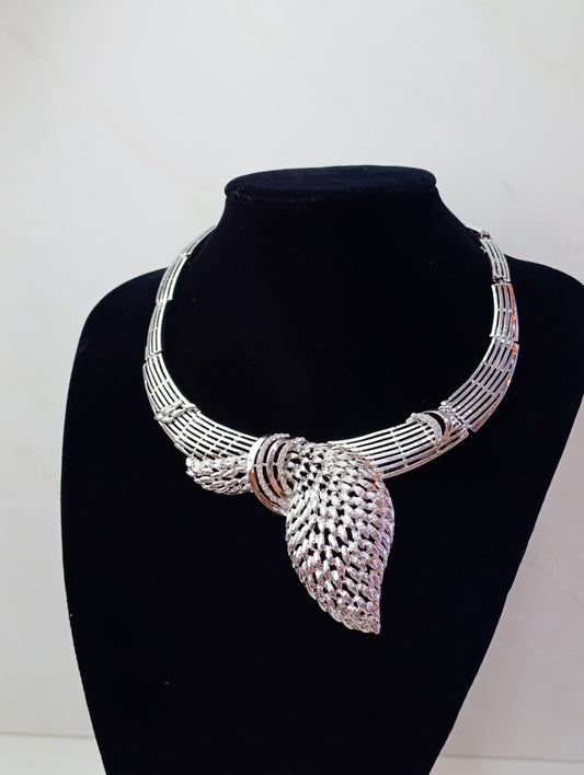 collar color plateado
