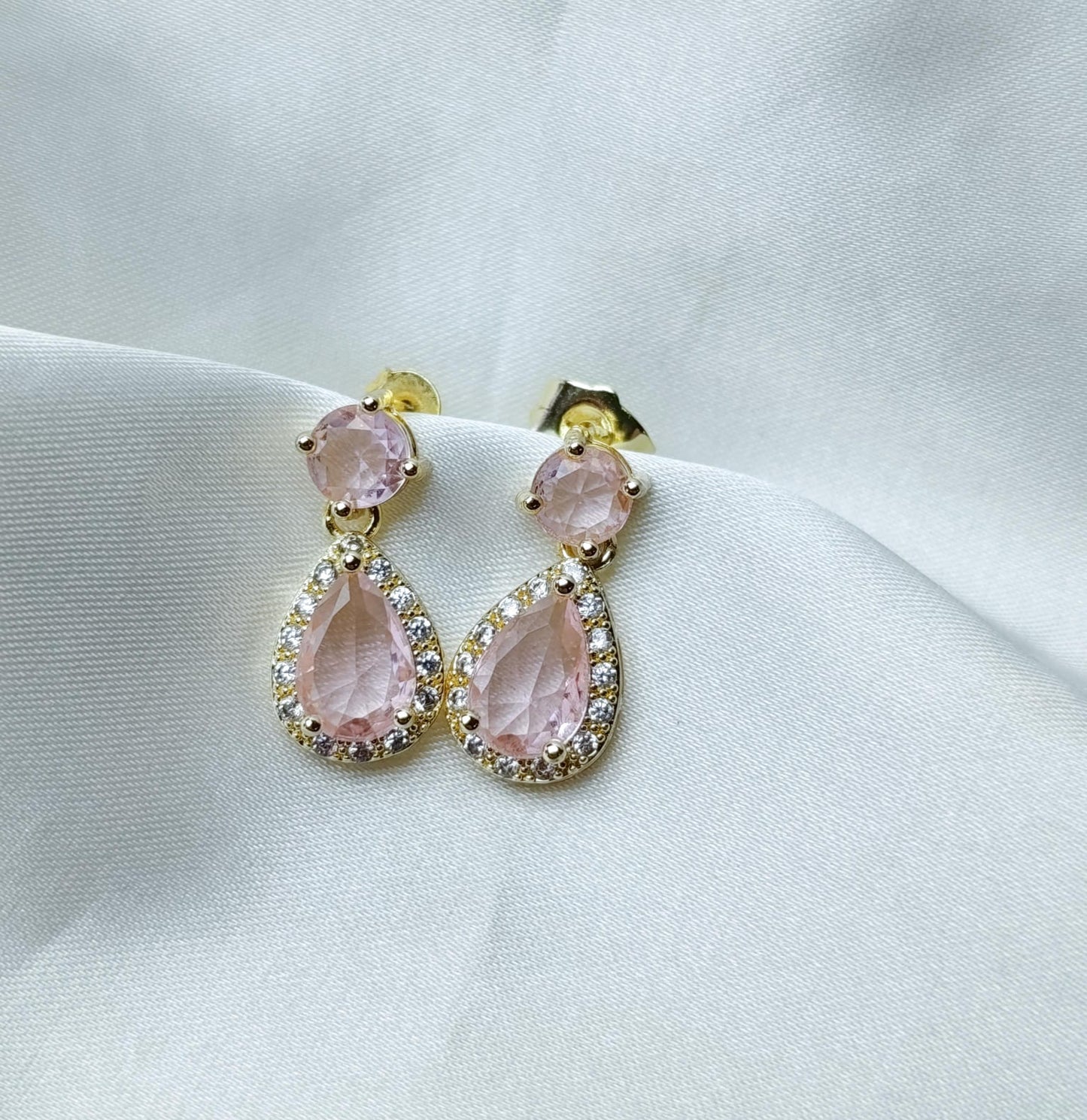 ARO CON GOTA ROSA EN ACERO QUIRURGICO