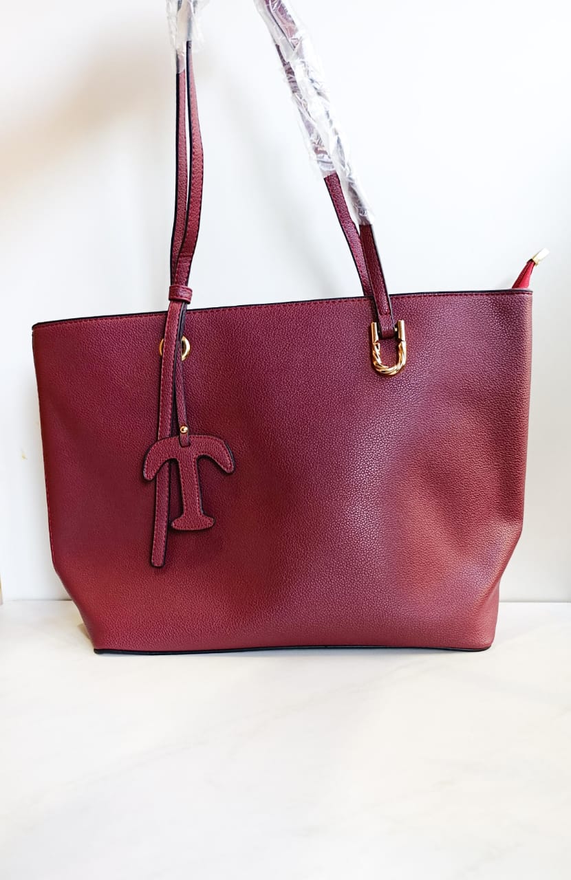 CARTERA TOTE EN COLOR VINO