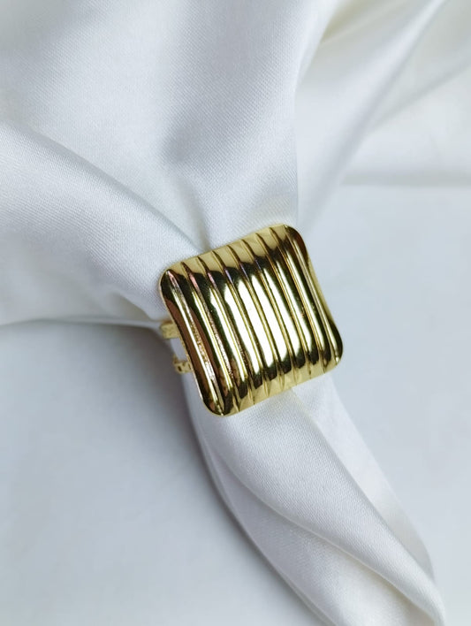 Anillo Dorado Ajustable en Acero Quirúrgico – Diseño Moderno