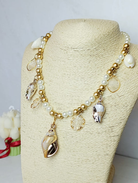 COLLAR CARACOLES Y PERLAS