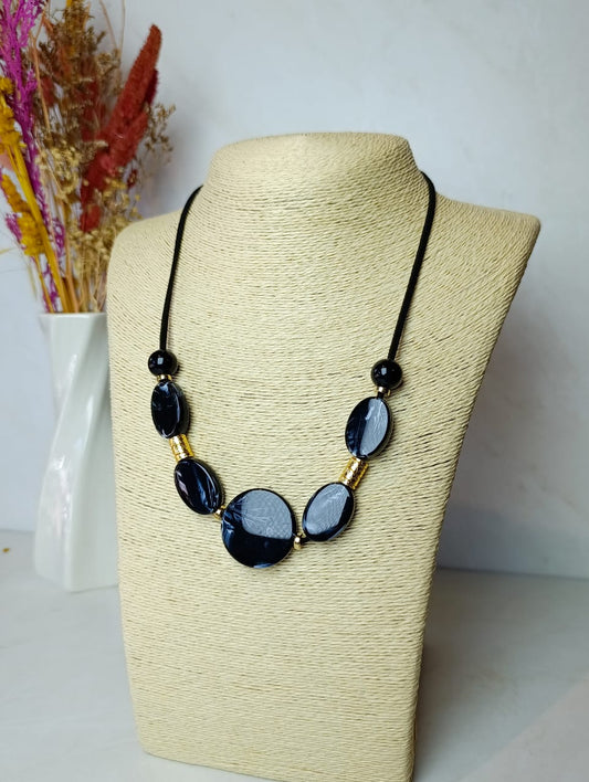 COLLAR CON PIEDRAS NATURALES