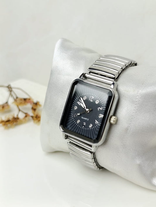 RELOJ PLATEADO EN ACERO