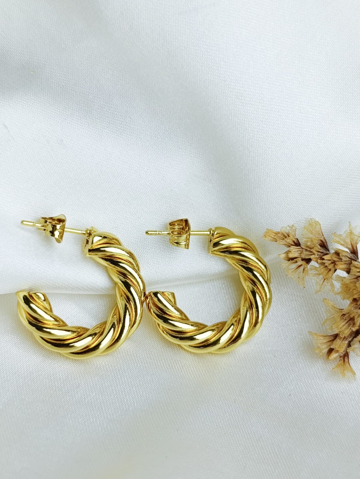 AROS ARGOLLA DORADA DISEÑO TORZADO