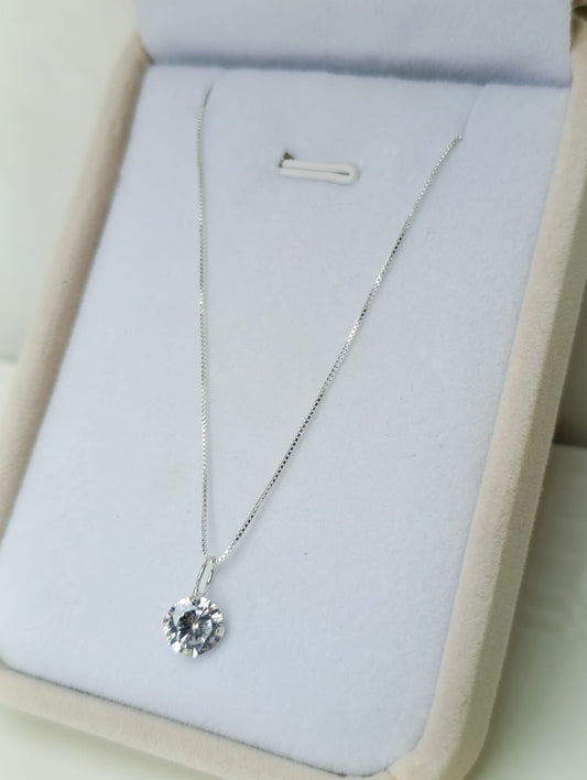 COLLAR DE PLATA CON PUNTO DE LUZ