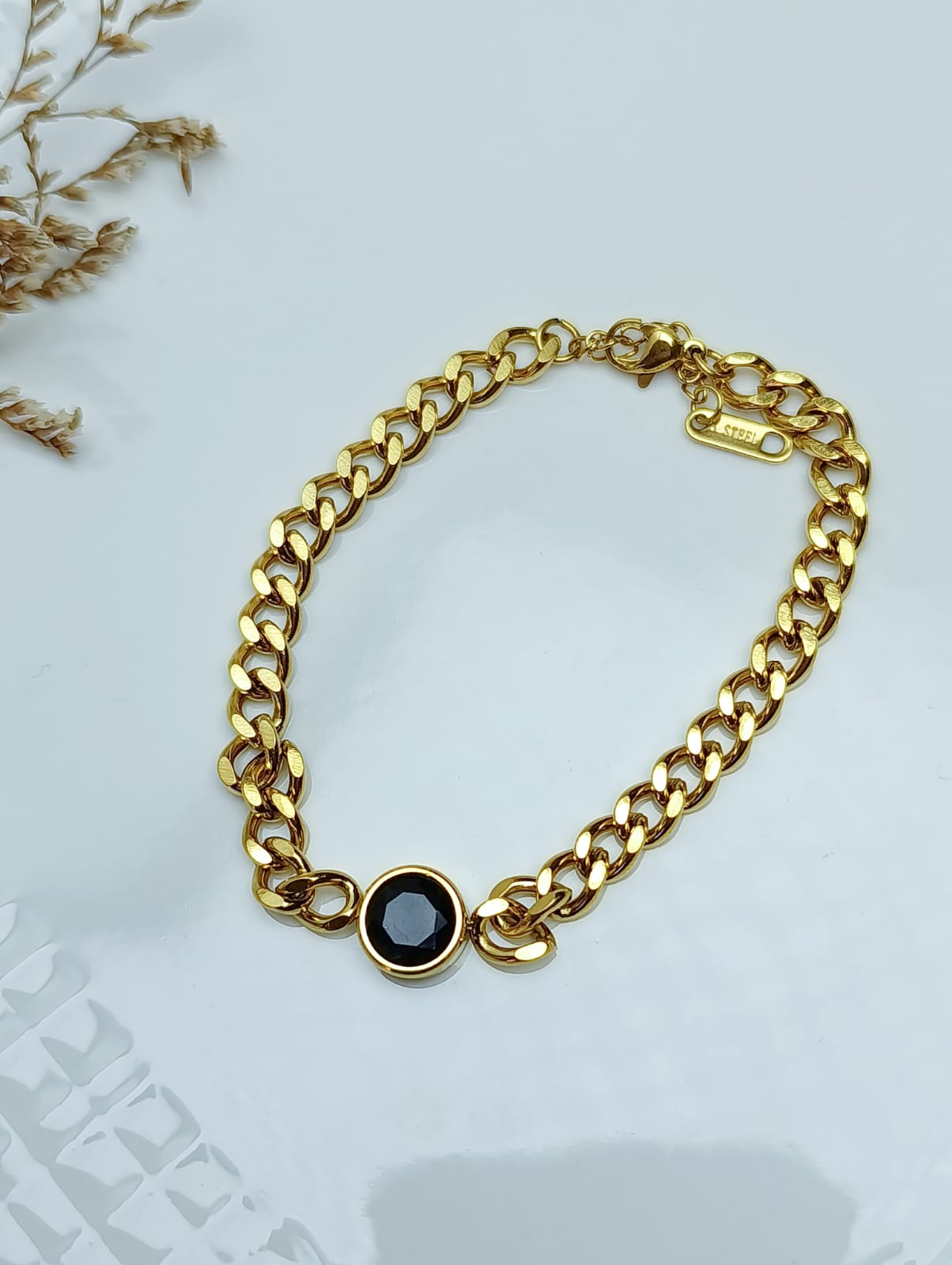 PULSERA DE ACERO QUIRURGICO CON DETALLE NEGRO