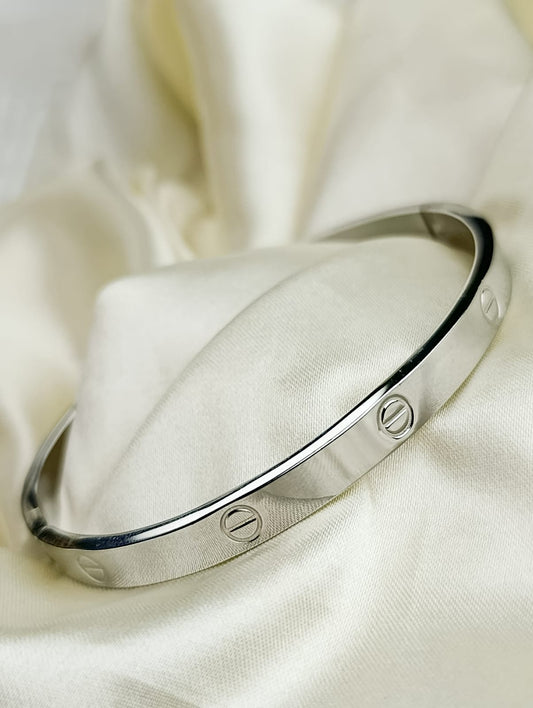 BRAZALETE PLATEADO EN ACERO QUIRURGICO