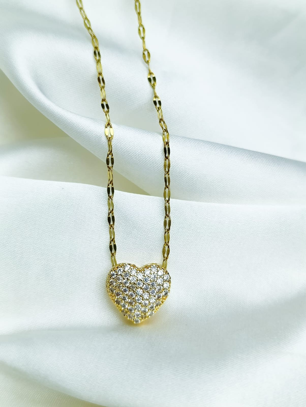 COLLAR CON CORAZON EN ACERO QUIRURGICO