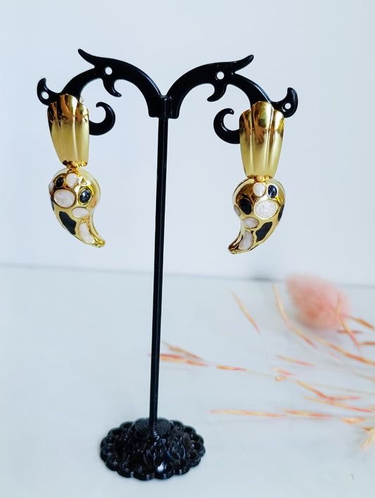 AROS DORADOS CON DISEÑO ABSTRACTO