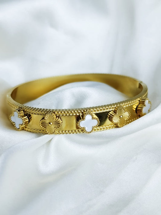 BRAZALETE EN ACERO QUIRURGICO TREBOL NACARADO