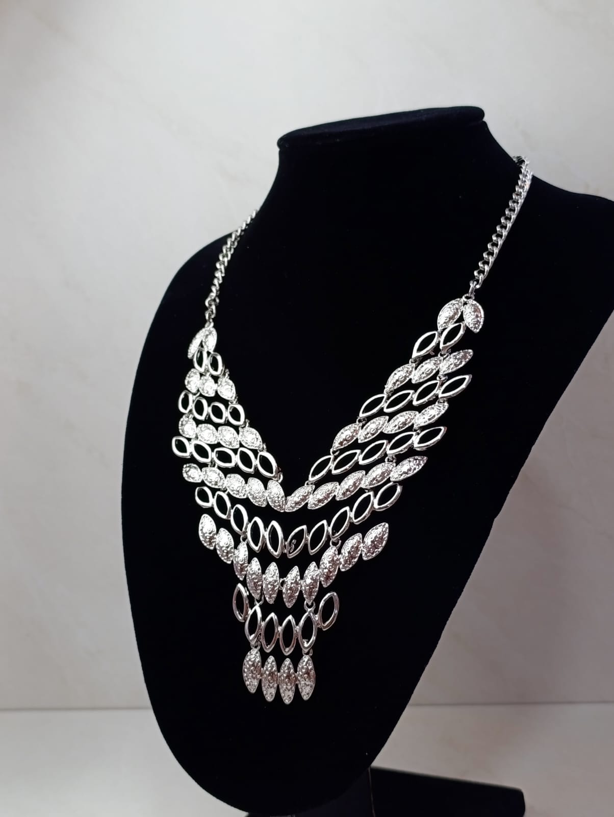 collar color plateado