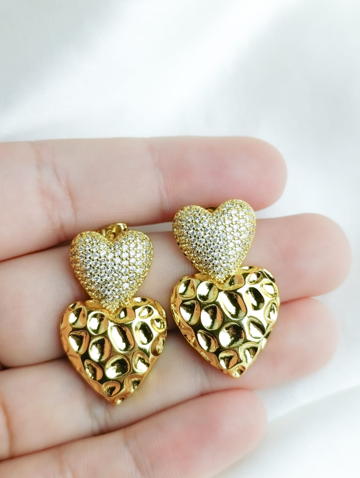 AROS DE ACERO QUIRÚRGICO CON DISEÑO DE DOS CORAZONES