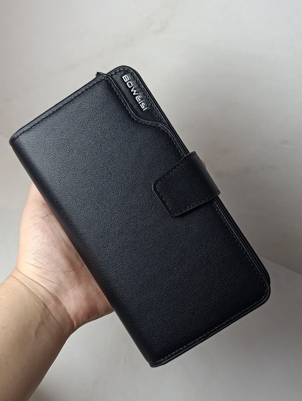 BILLETERA NEGRA EN CUERO PREMIUM