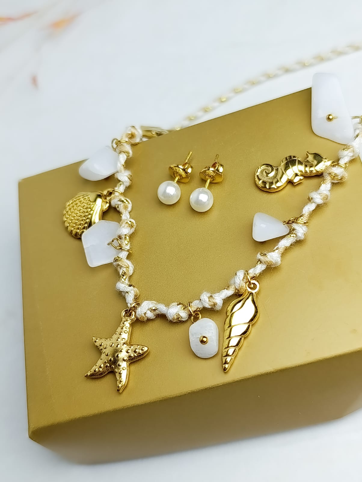 COLLAR PLAYA DORADO CON DIJES + ARO